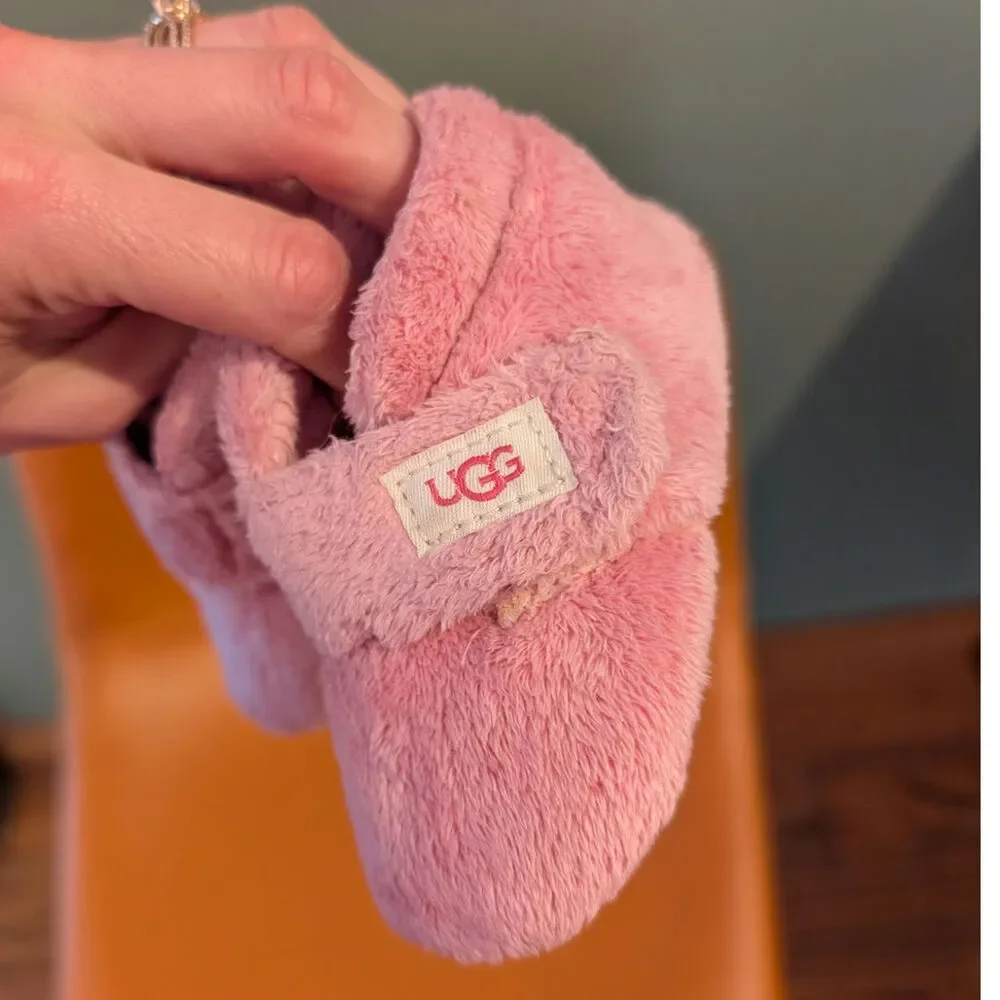 UGG baby booties shoes pink fuzzy size 2/3